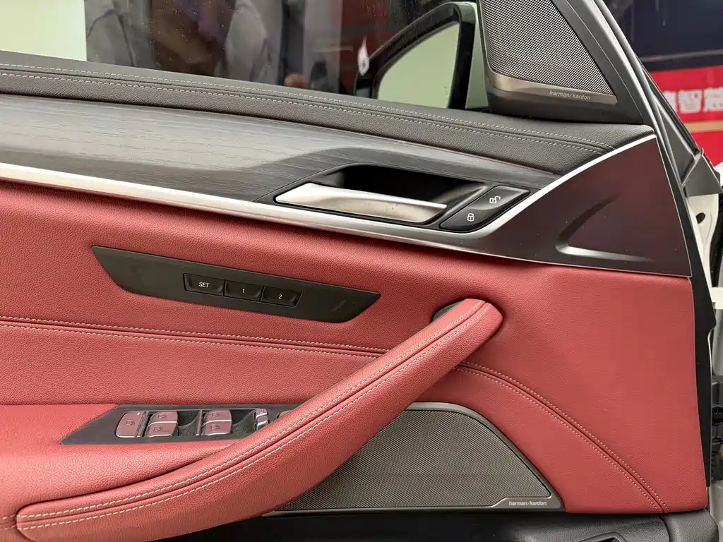 BMW 5 Series 2021 — фото 11