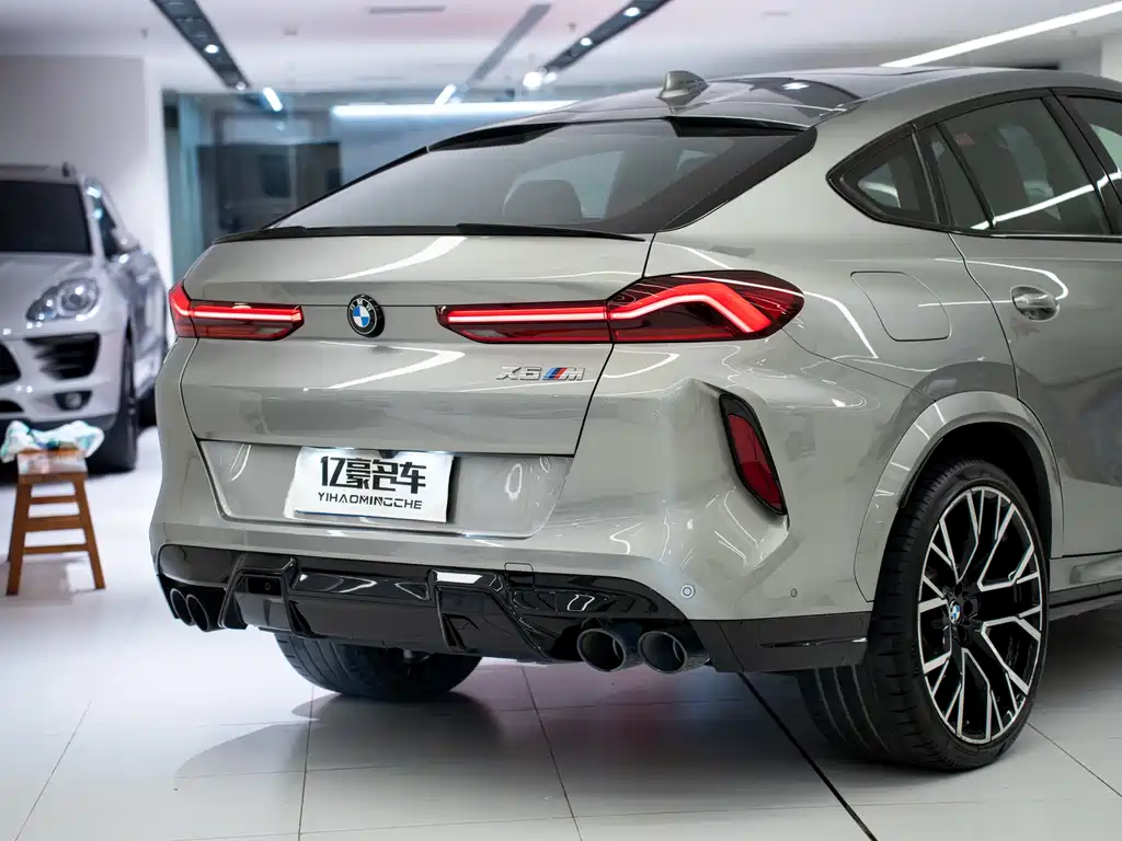 BMW X6 M 2023 — фото 15