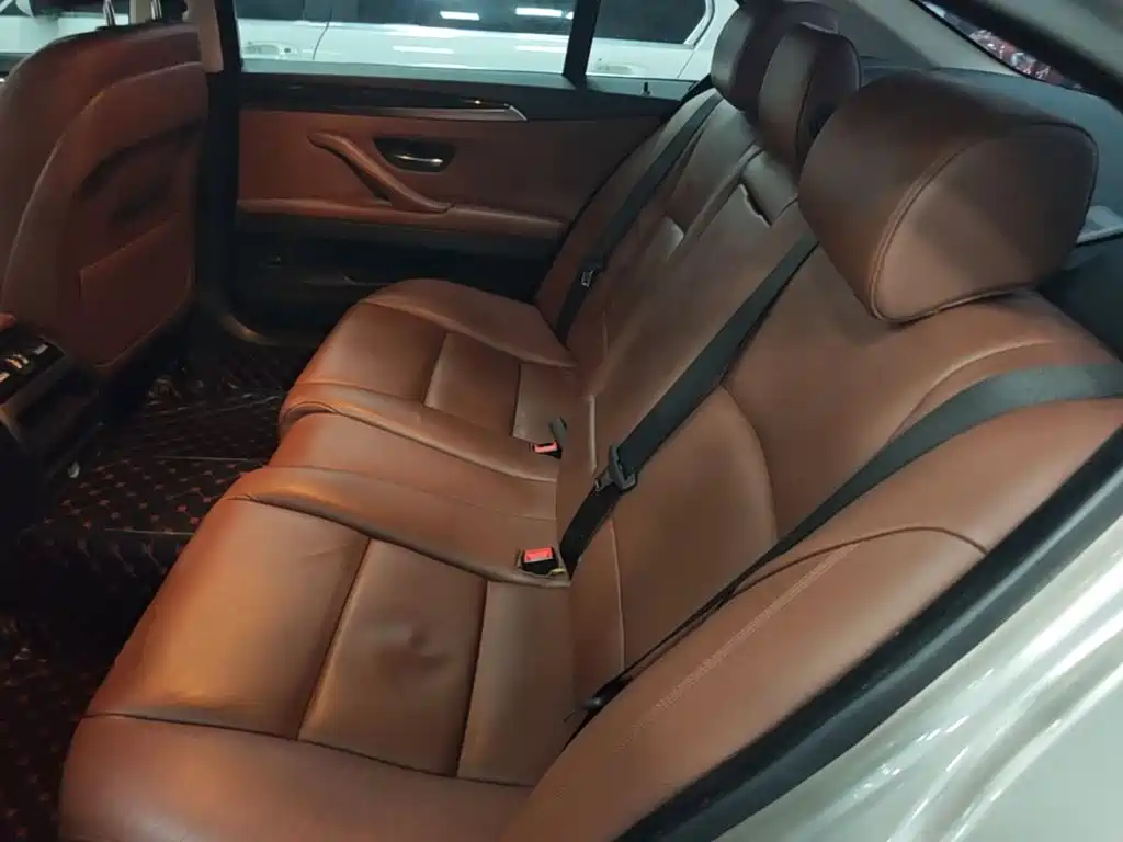 BMW 5 Series 2016 — фото 17