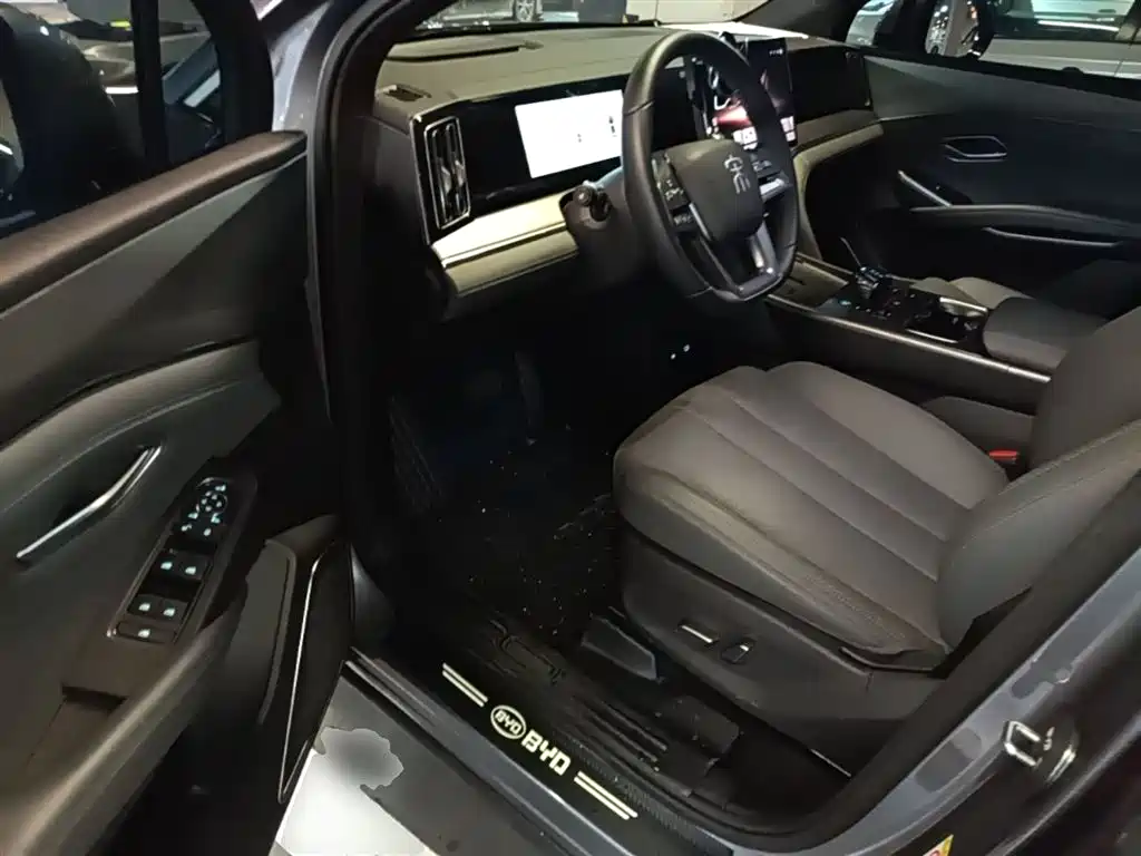 BYD L DM-i 2025 — фото 16
