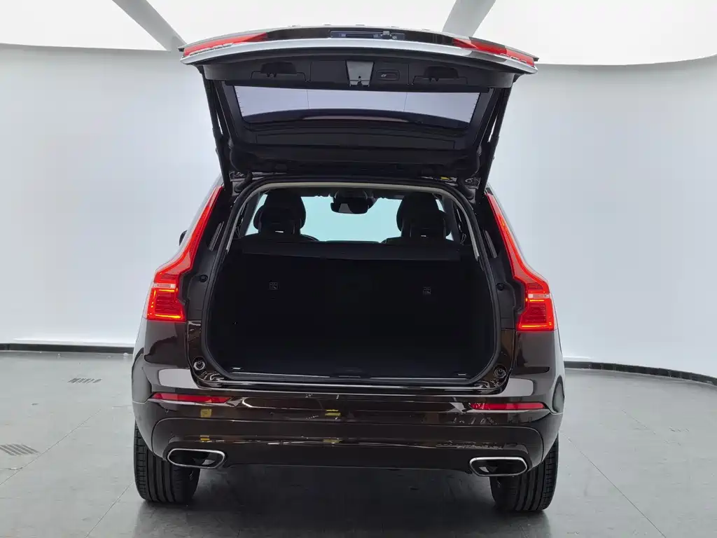 Volvo XC60 2018 — фото 11