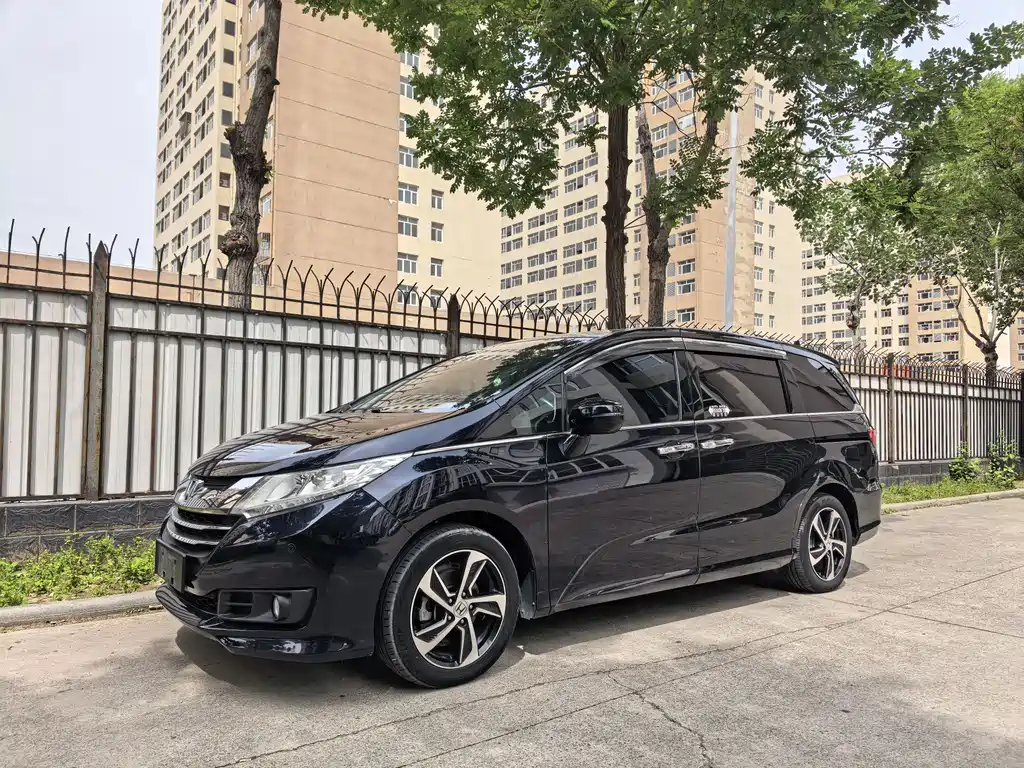 Honda Odyssey 2015 — фото 1