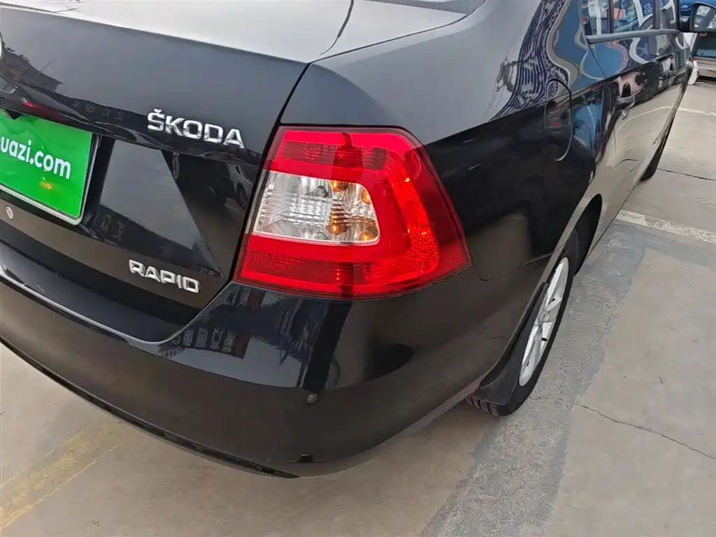 Skoda Rapid 2015 — фото 8