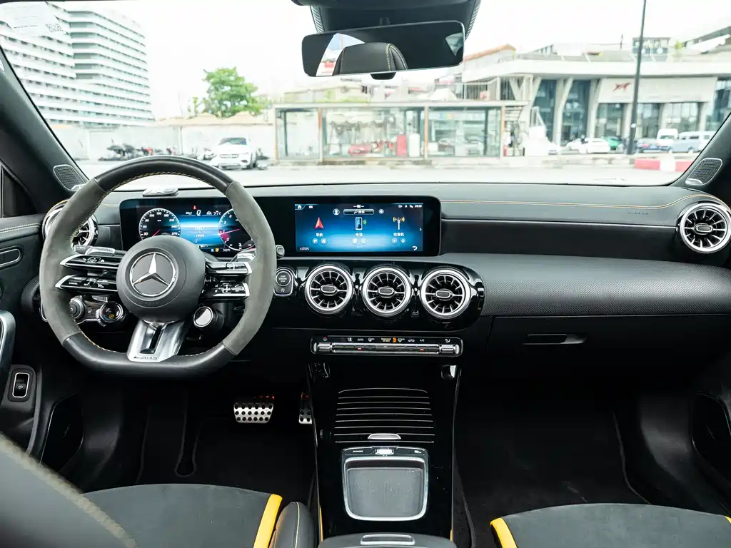 Mercedes-Benz CLA AMG 2024 — фото 6