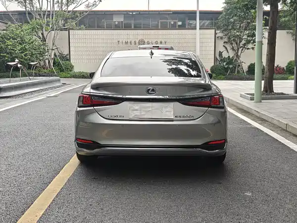 Lexus ES 2018
