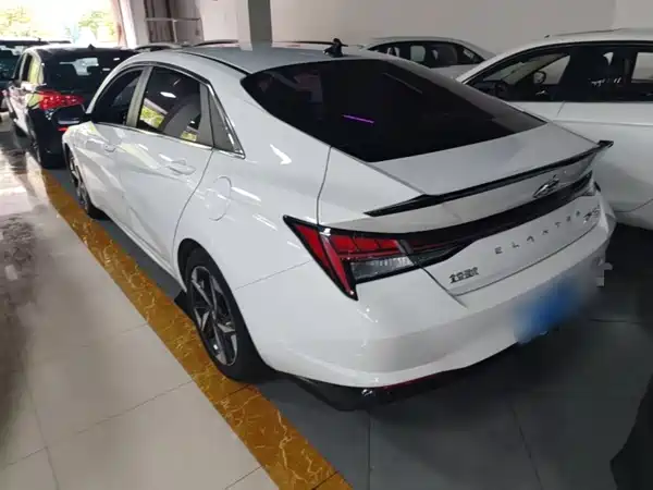 Hyundai Elantra 2023