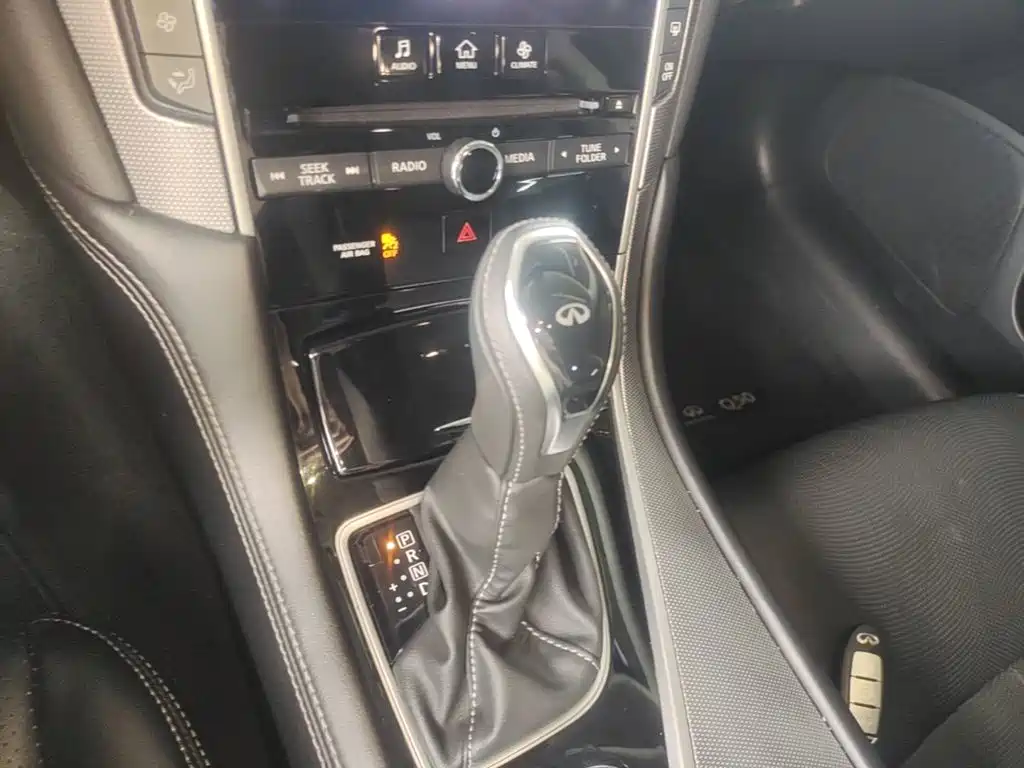 Infiniti Q50L 2015 — фото 14