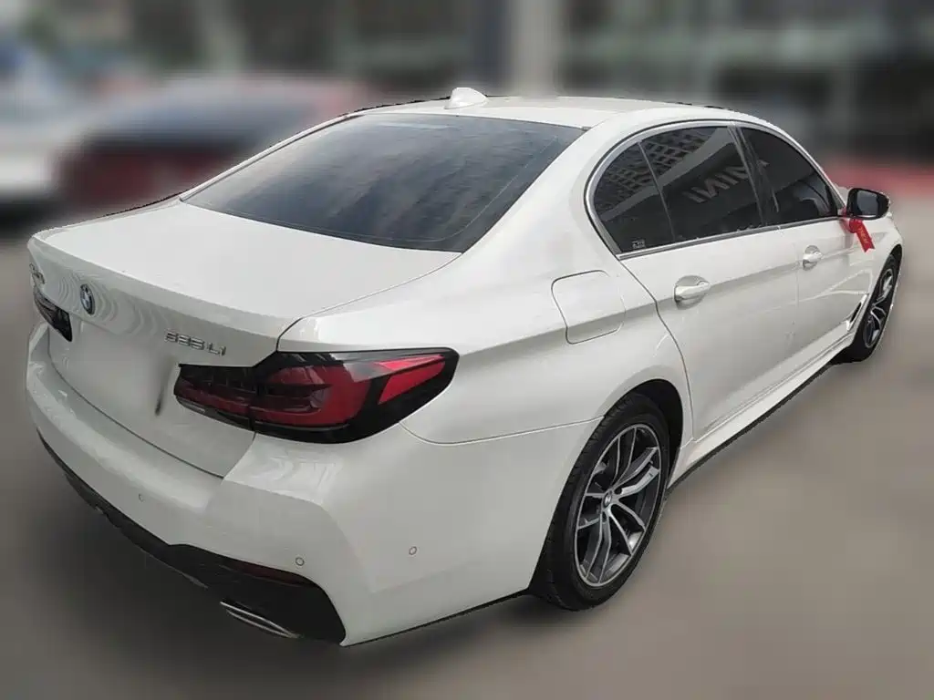 BMW 5 Series 2022 — фото 12