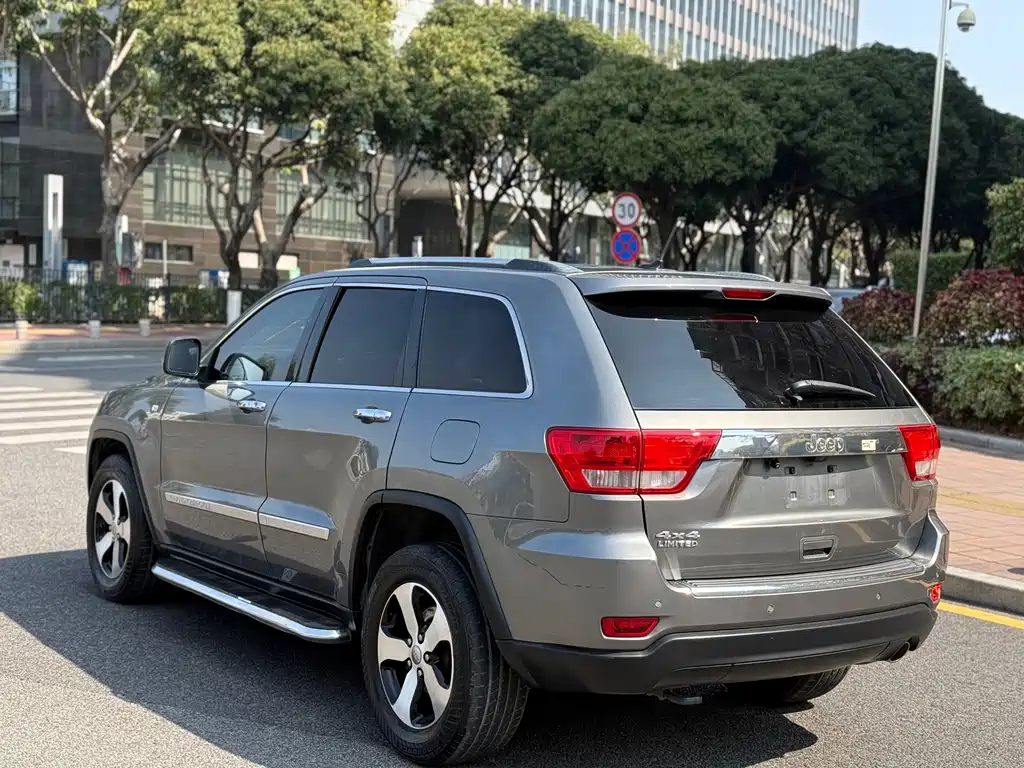 Jeep Grand Cherokee 2013 — фото 9