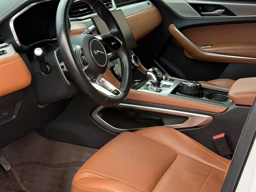 Jaguar F-PACE 2022 — фото 17