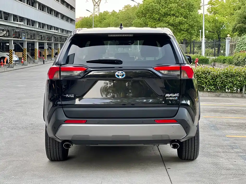 Toyota RAV4 2020 — фото 17