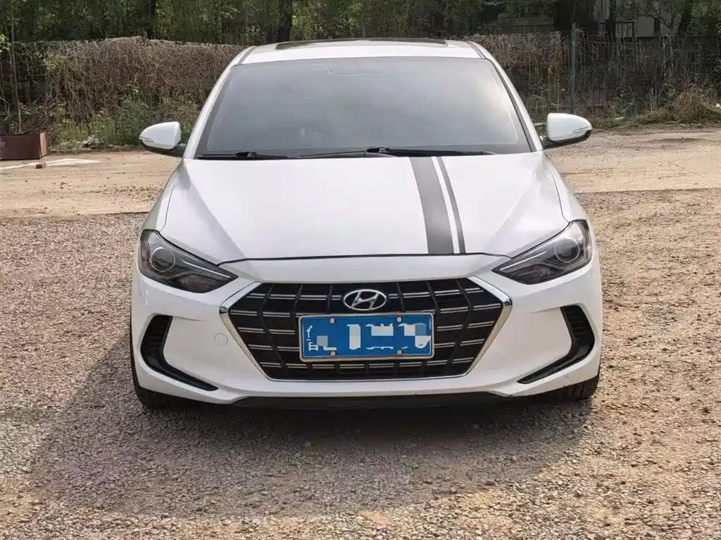 Hyundai Elantra 2020 — фото 3