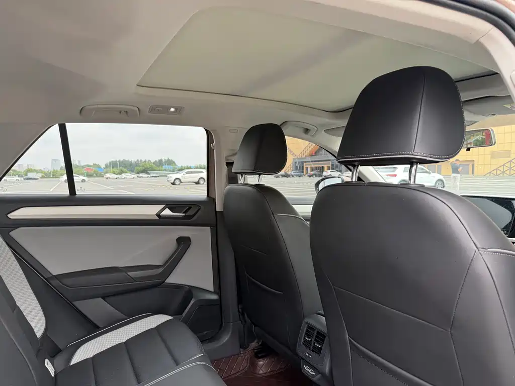 Volkswagen T-Roc 2023 — фото 17