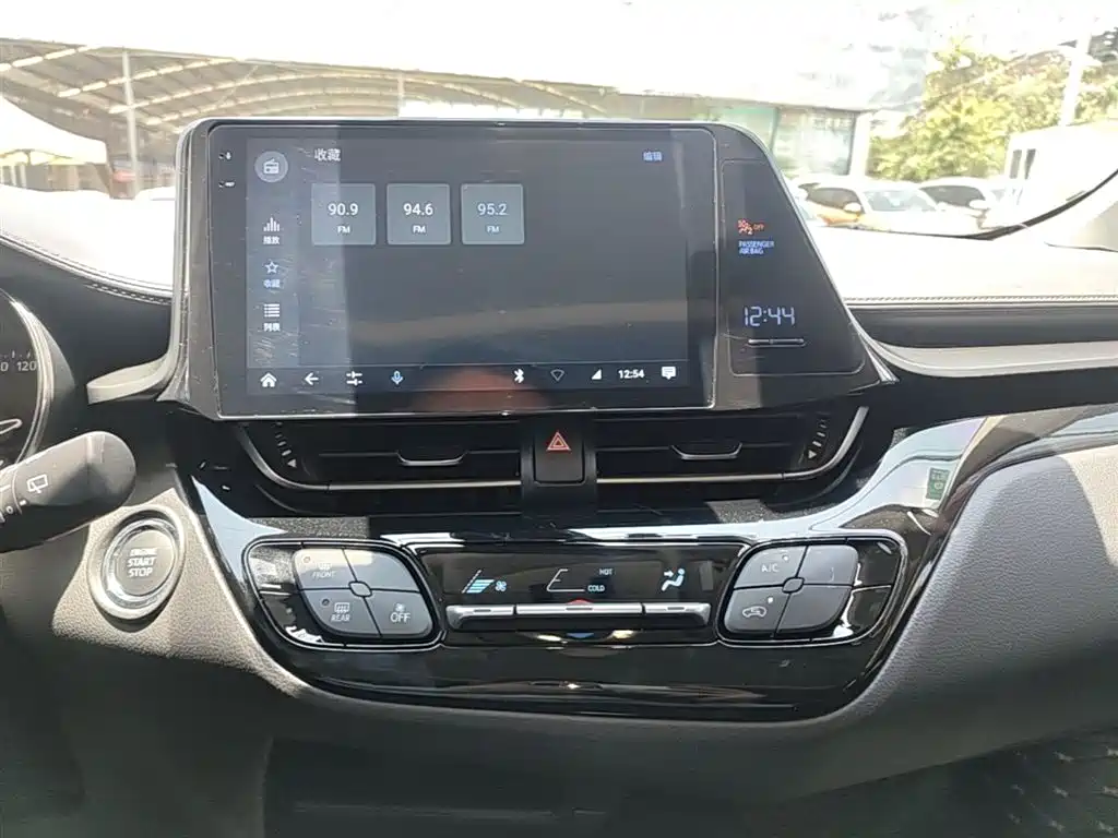 Toyota C-HR 2020 — фото 13