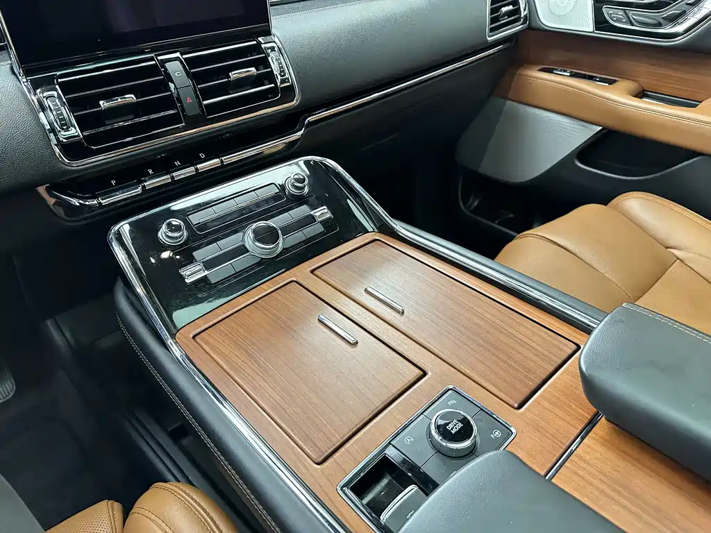 Lincoln Navigator 2019 — фото 19