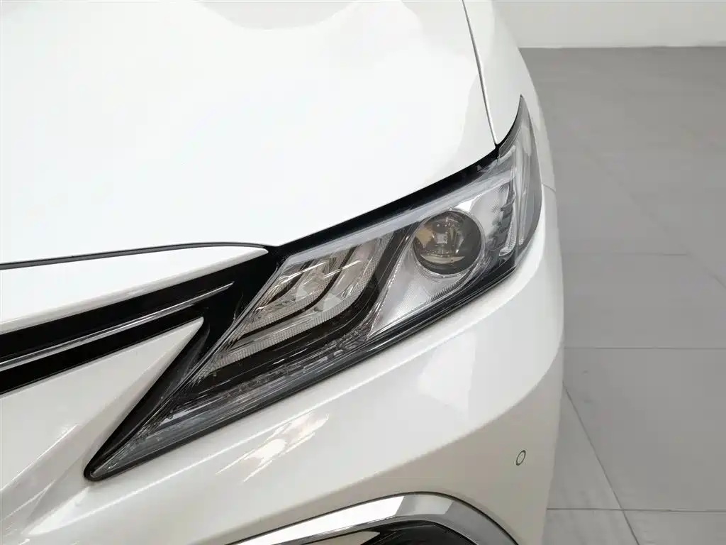 Toyota Camry 2021 — фото 7