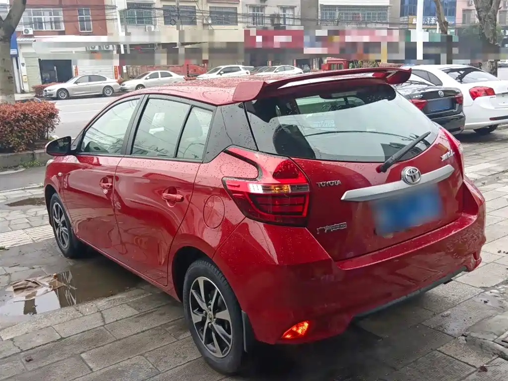 Toyota Yaris L 2017 — фото 23