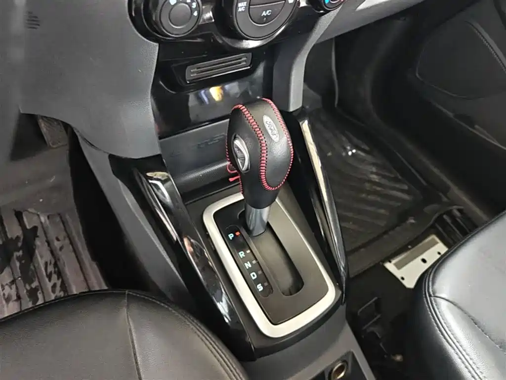 Ford Ecosport 2016 — фото 14