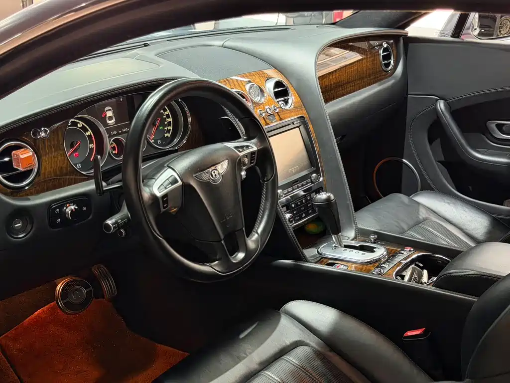 Bentley Continental 2013 — фото 12