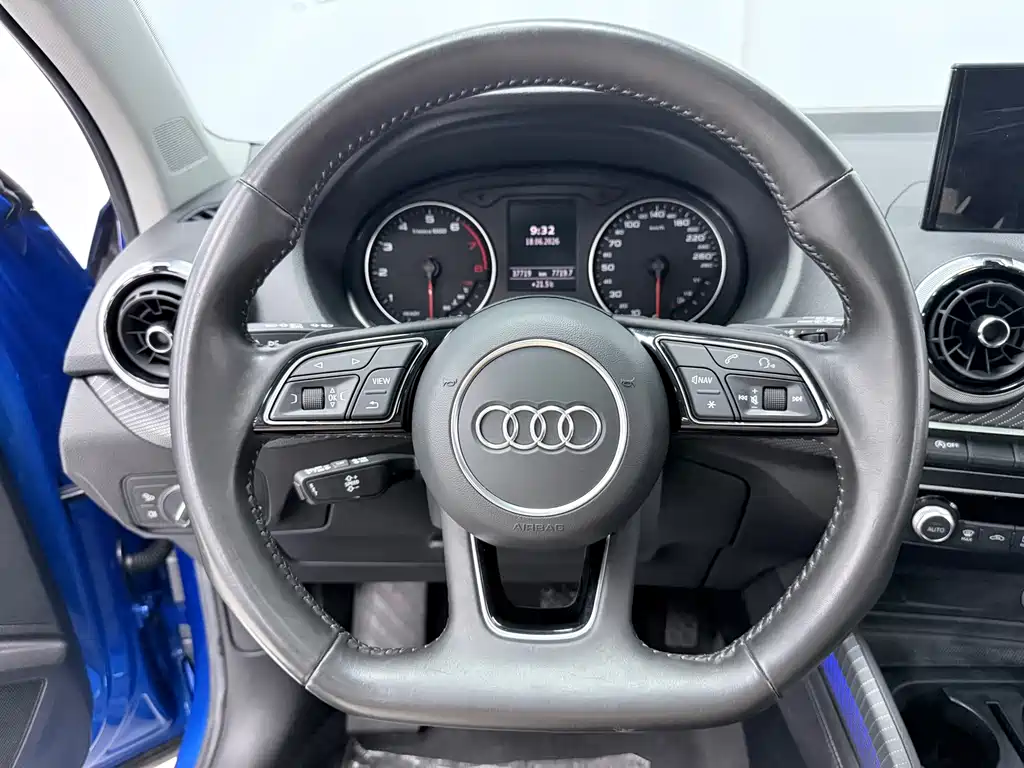 Audi Q2L 2022 — фото 12