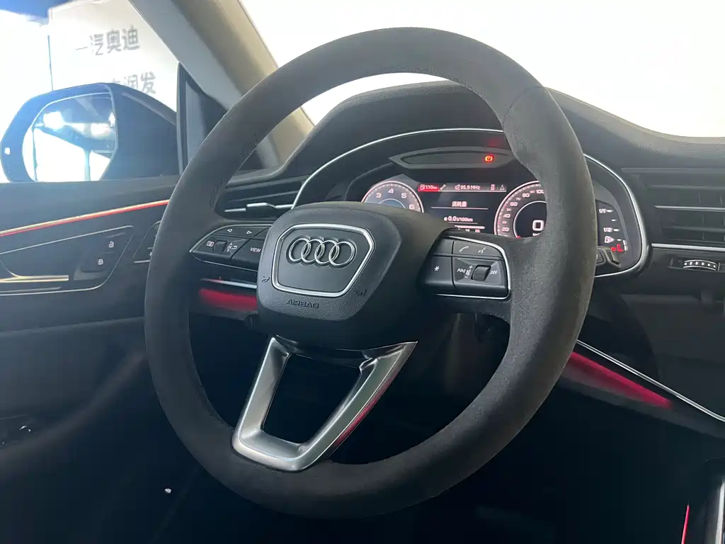 Audi Q8 2023 — фото 15
