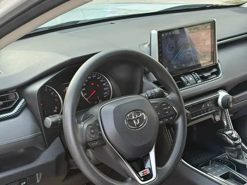 Toyota RAV4 2020 — фото 3