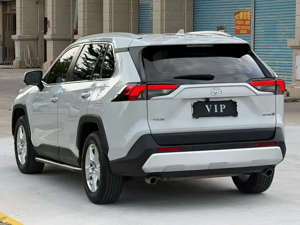 Toyota RAV4 2020 — фото 8