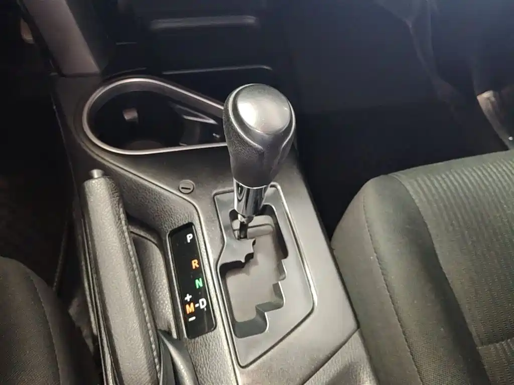Toyota RAV4 2017 — фото 14