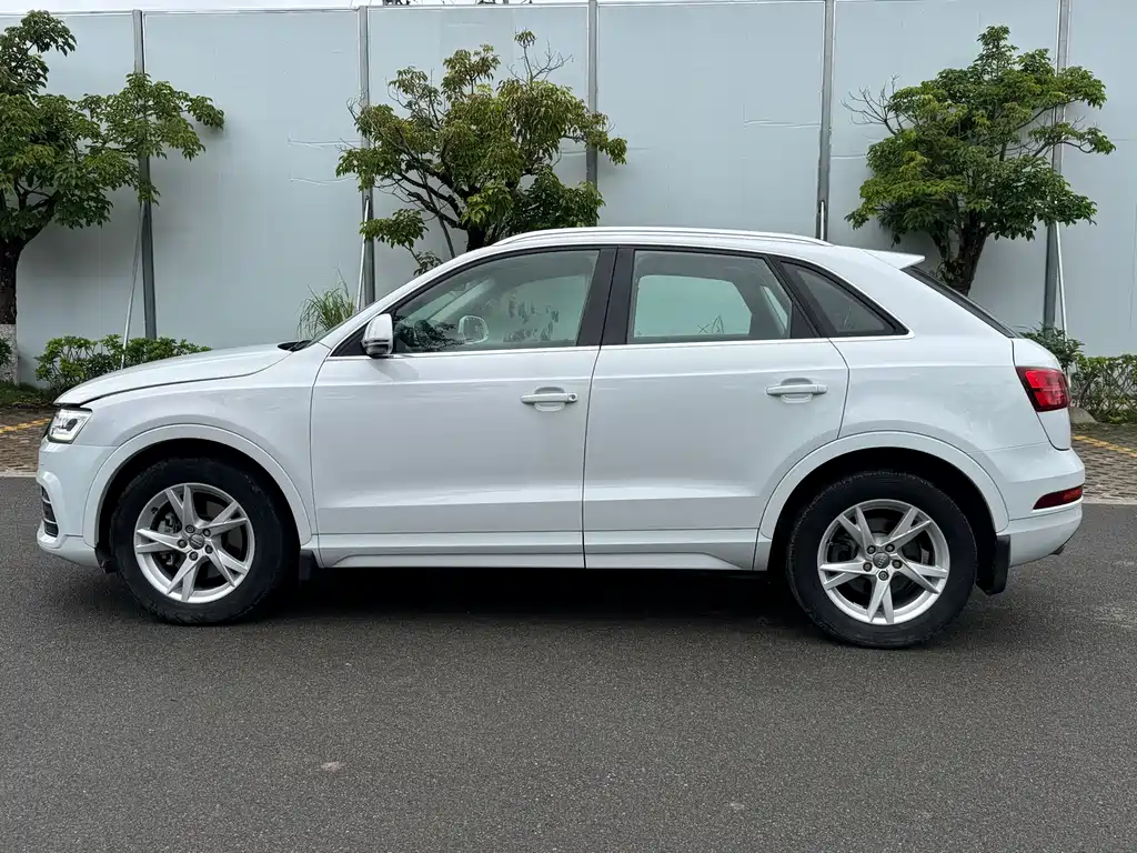 Audi Q3 2018 — фото 11