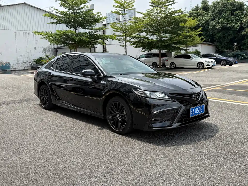 Toyota Camry 2022 — фото 3