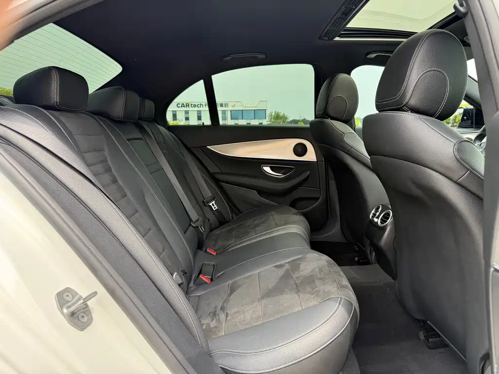 Mercedes-Benz E-Class 2018 — фото 32