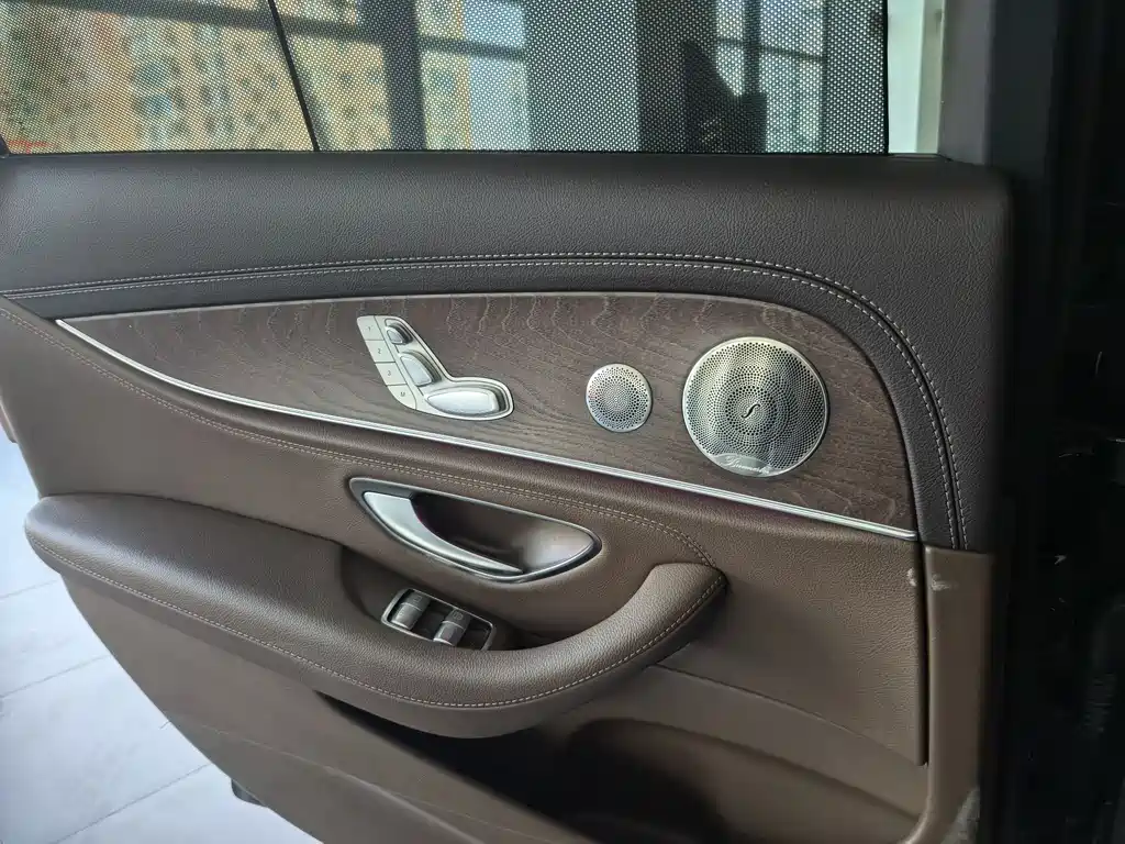Mercedes-Benz E-Class 2022 — фото 14