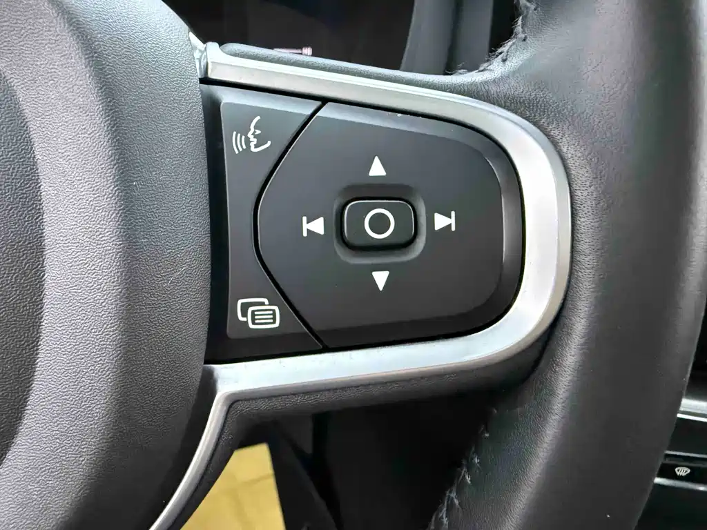 Volvo XC60 2018 — фото 17