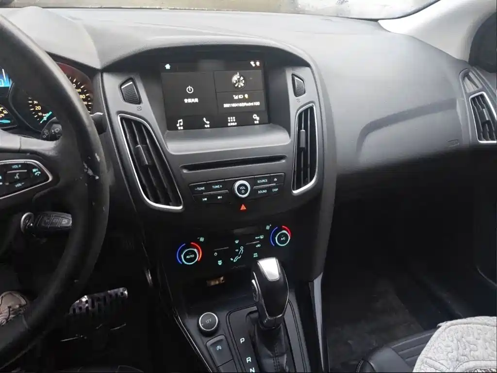 Ford Focus 2016 — фото 14