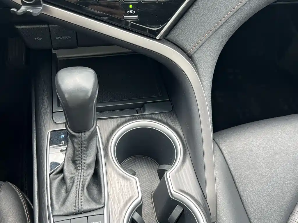 Toyota Camry 2023 — фото 14