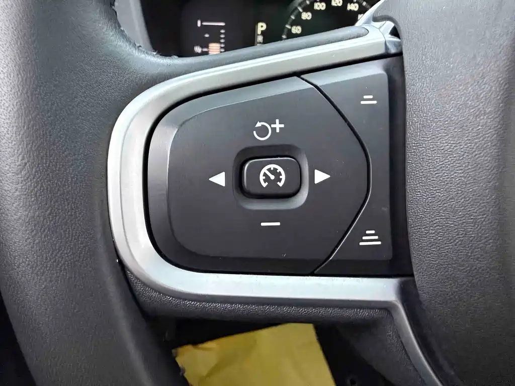 Volvo XC60 2018 — фото 18