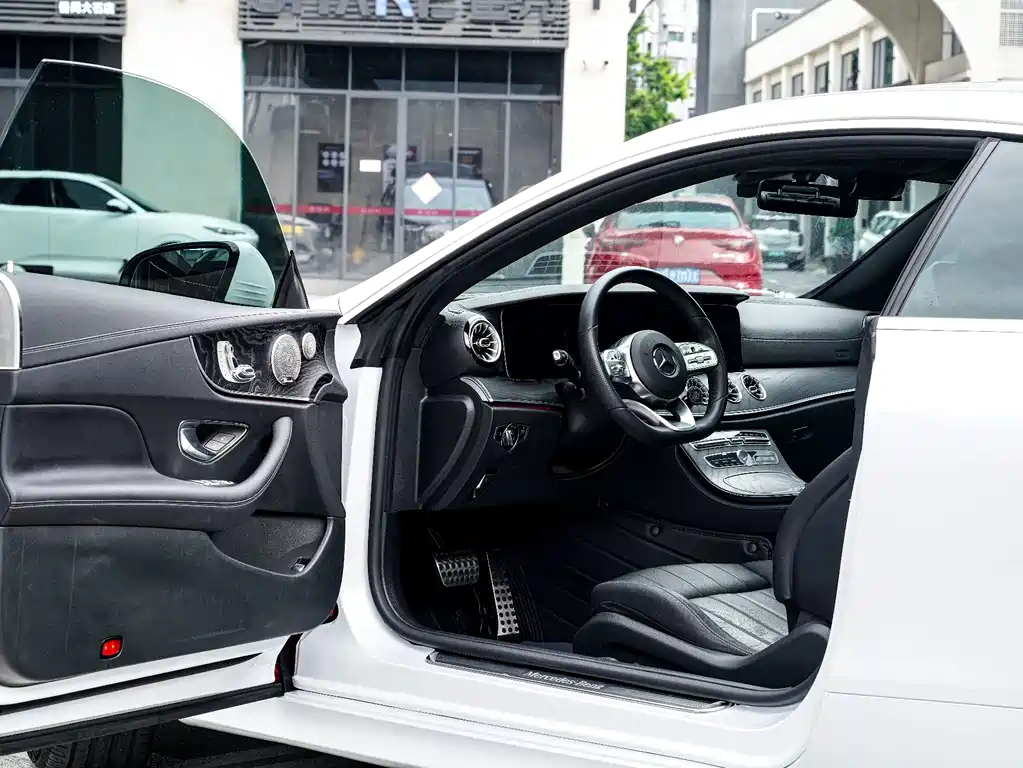 Mercedes-Benz E-Class 2019 — фото 10