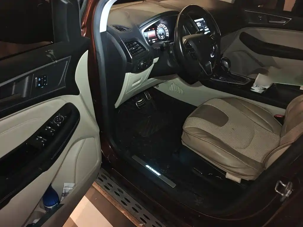 Ford Edge 2015 — фото 14