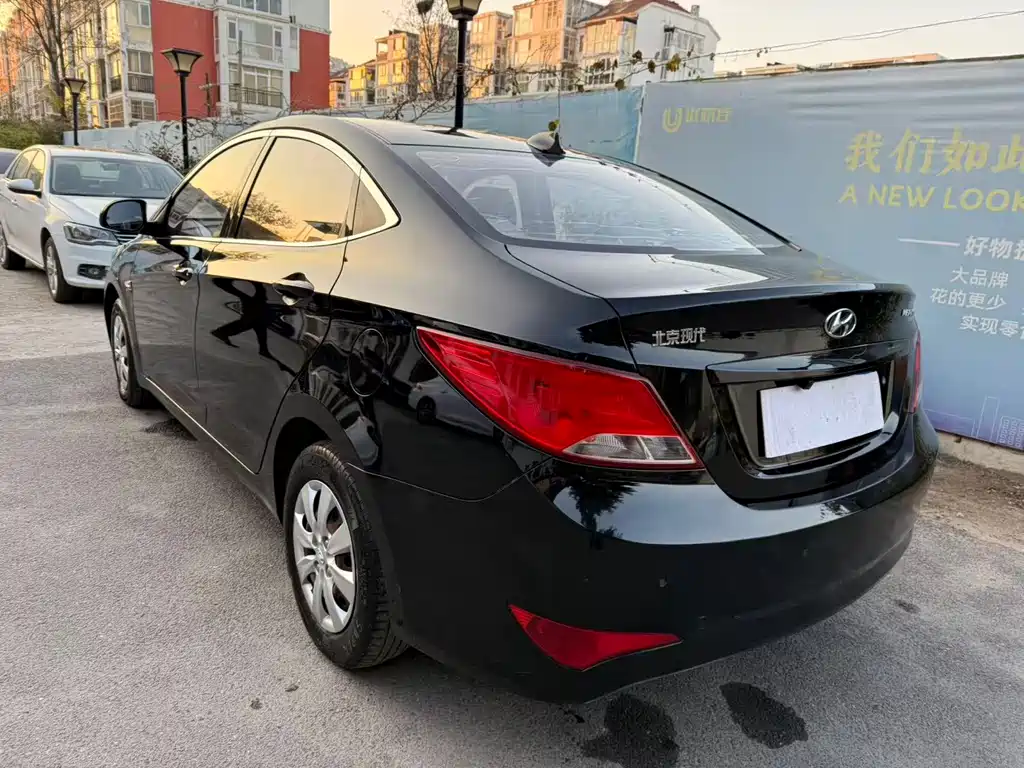 Hyundai Verna 2015 — фото 13