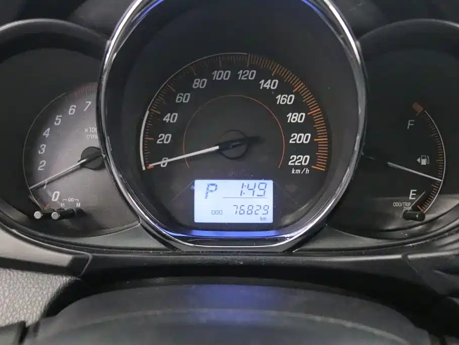 Toyota Yaris L 2020 — фото 6