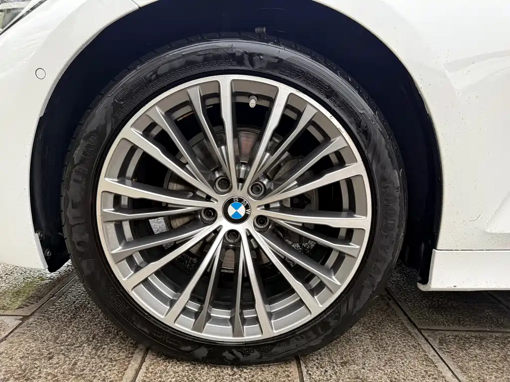 BMW 3 Series 2019 — фото 14