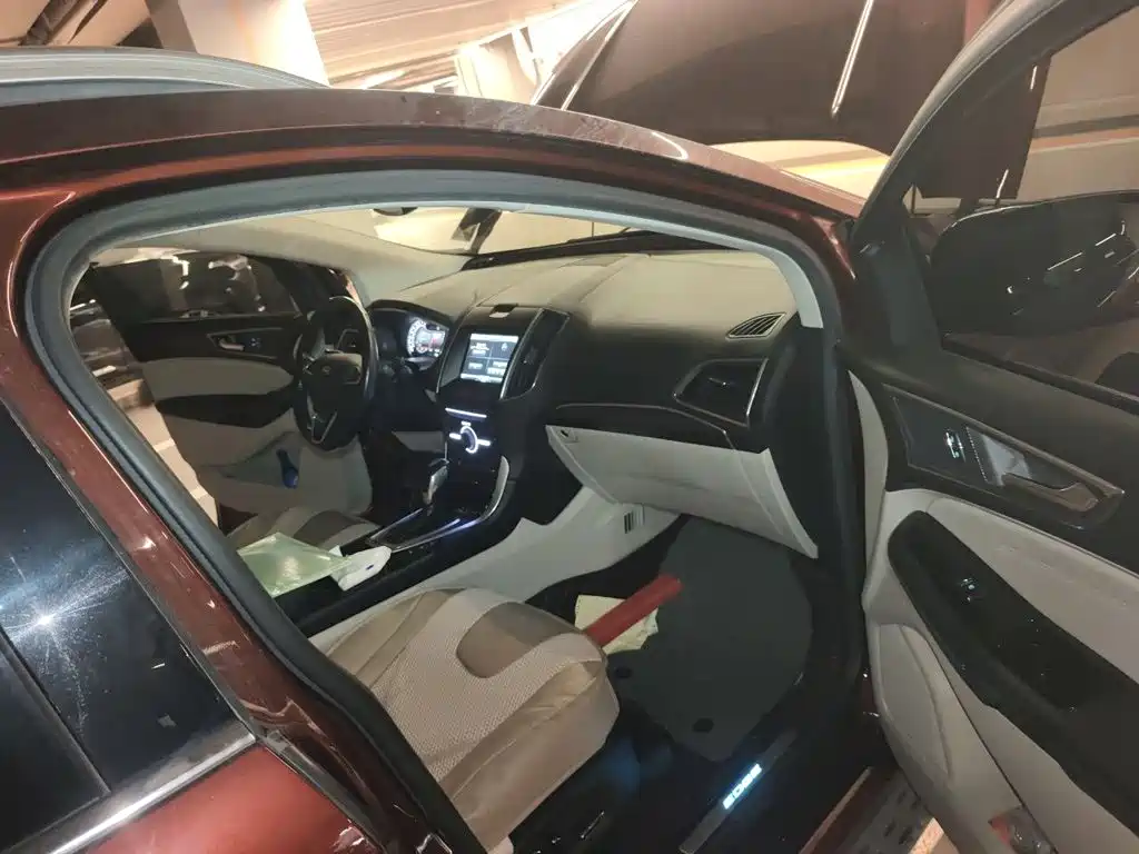 Ford Edge 2015 — фото 20