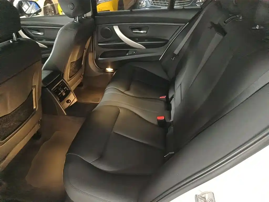 BMW 3 Series 2015 — фото 17