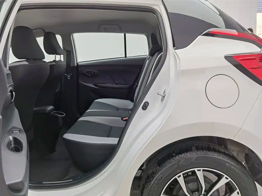 Toyota Yaris L 2021 — фото 15