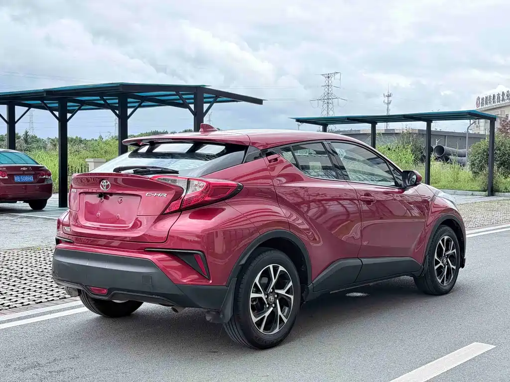 Toyota C-HR 2020 — фото 6