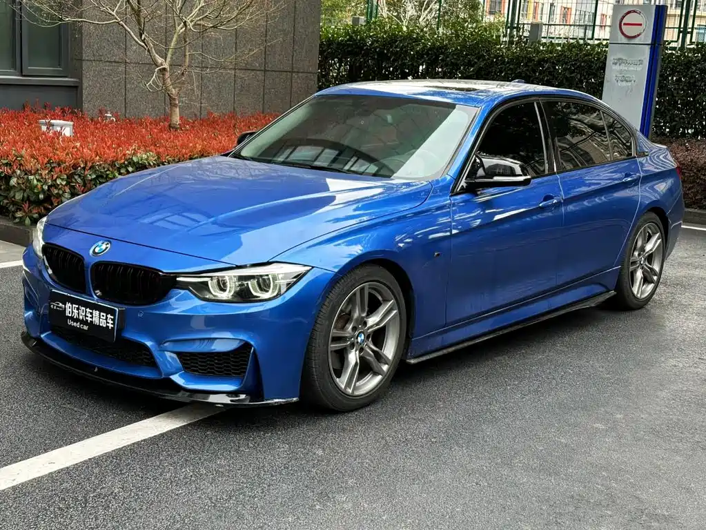 BMW 3 Series 2018 — фото 1