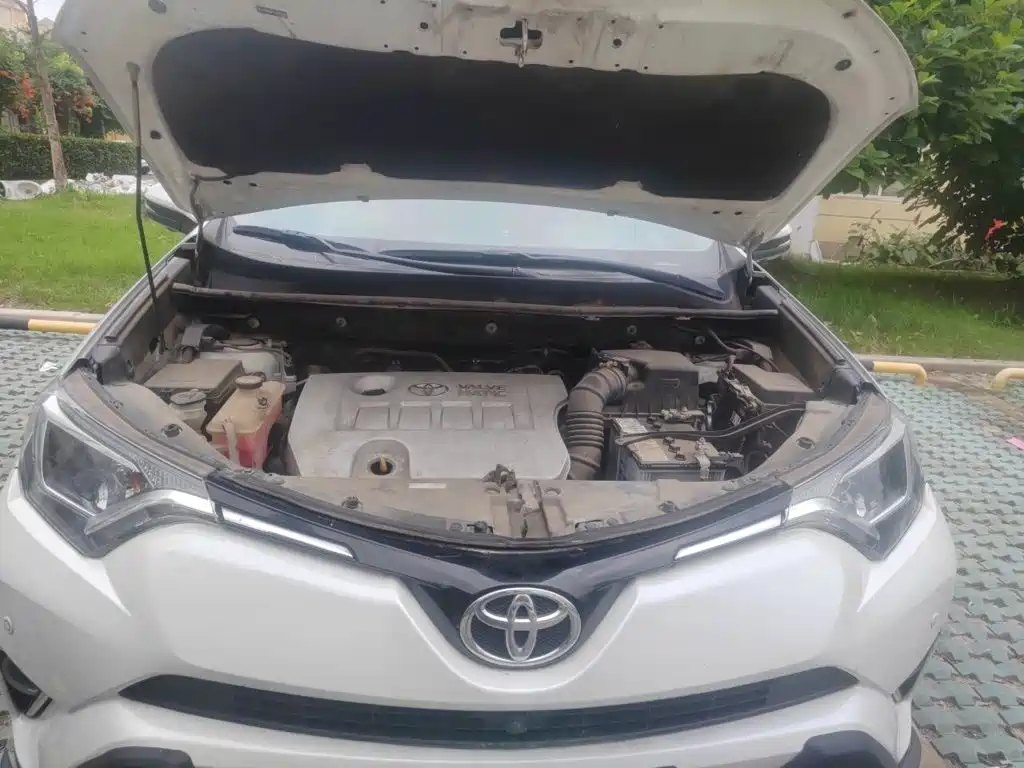 Toyota RAV4 2018 — фото 11