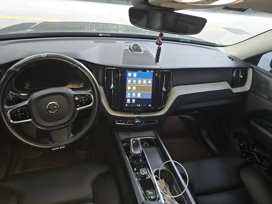 Volvo XC60 2021 — фото 11