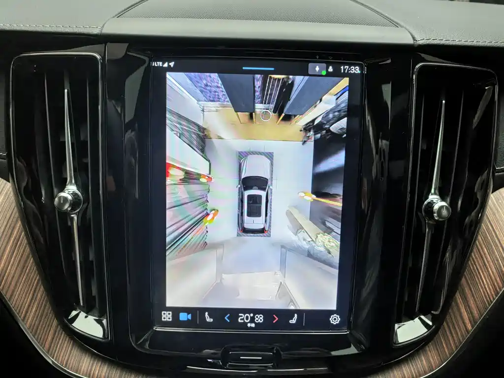 Volvo XC60 PHEV 2025 — фото 11