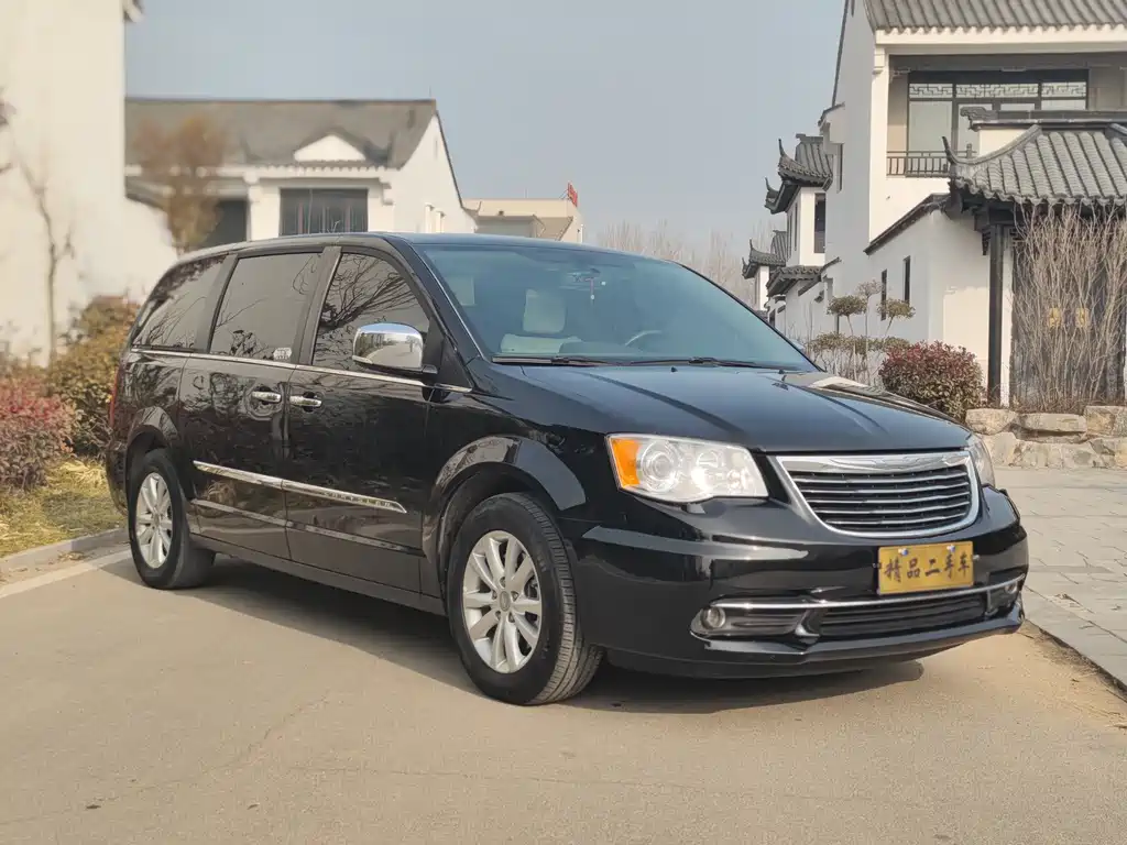 Chrysler Grand Voyager 2017 — фото 3